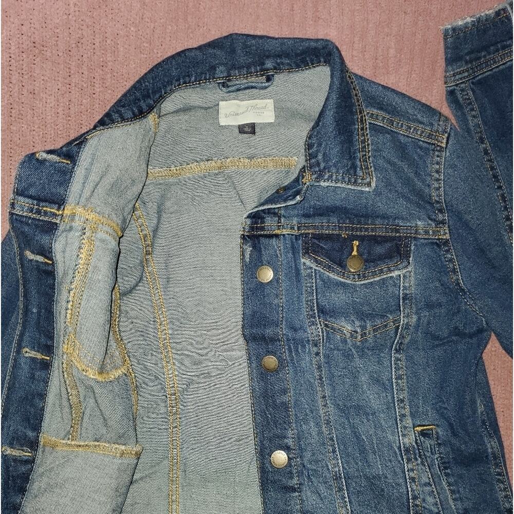 Universal Thread medium-wash Denim Jacket - Picture 4 of 6